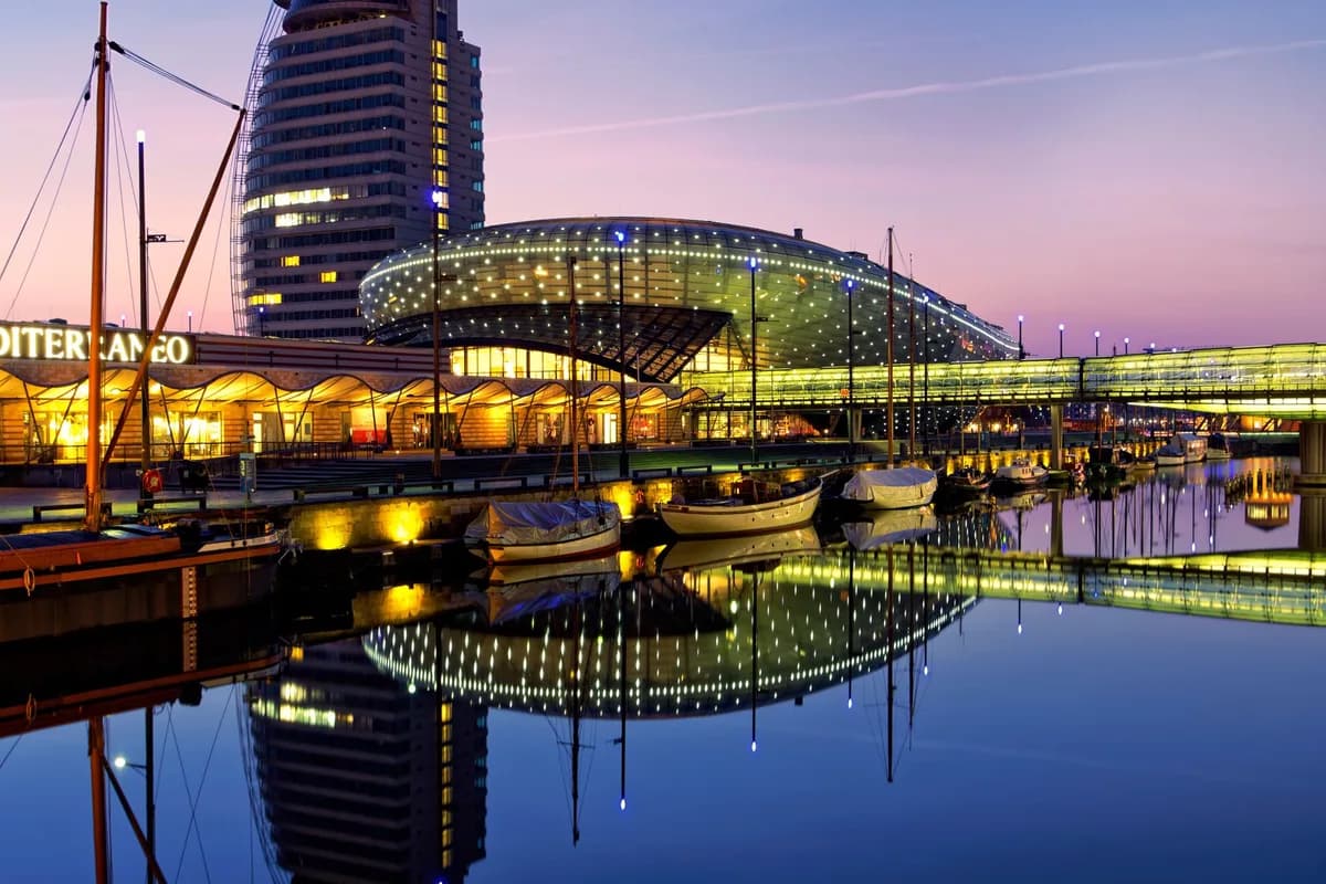 Havenwelten Bremerhaven mit Sail City und Klimahaus